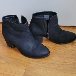 Blondo waterproof booties size 9
